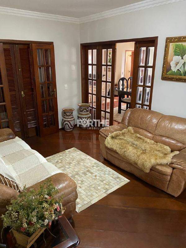 Casa à venda no Centro: 