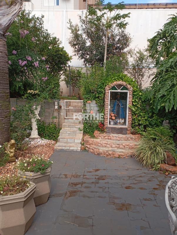 Casa à venda no Centro: 