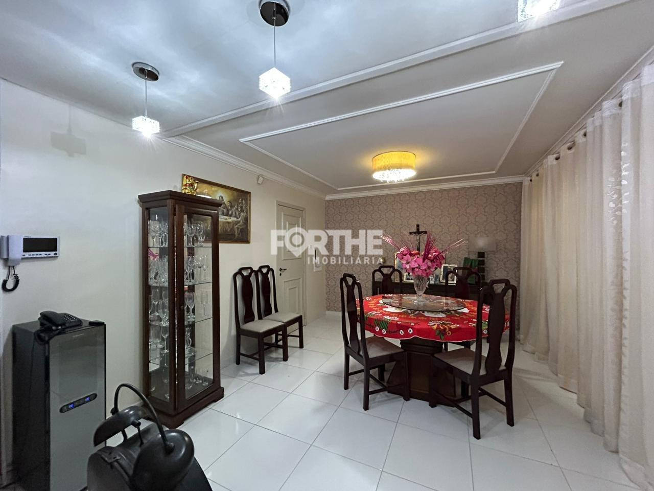 Casa à venda no Centro: 