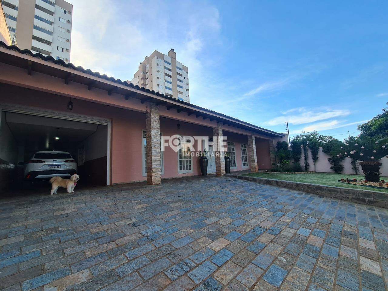 Casa à venda no Centro: 