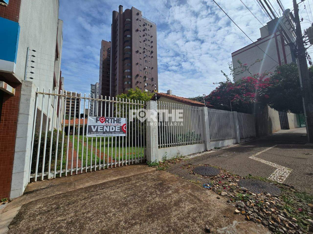 Casa 4 Dormitórios Centro 241m²