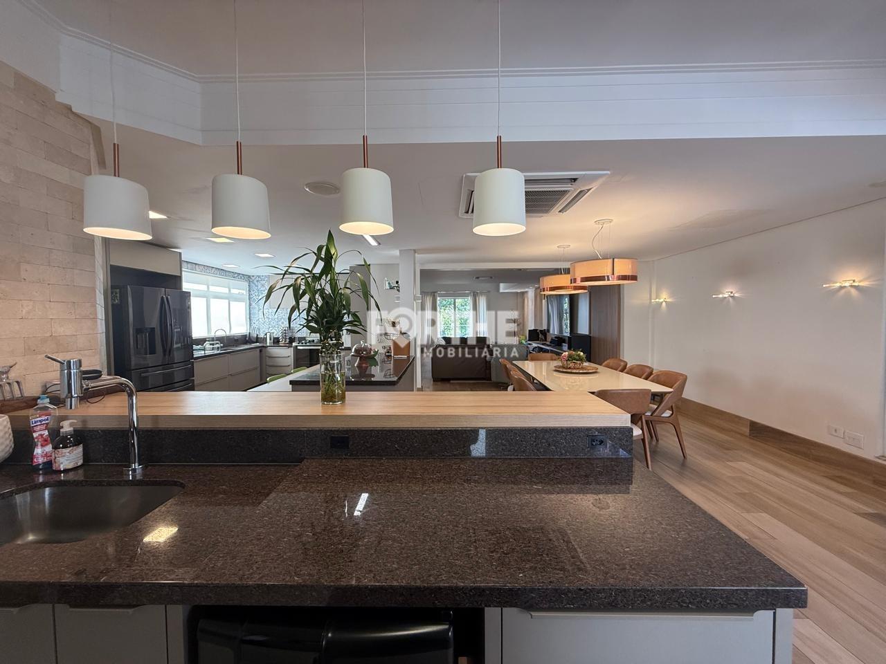 Sobrado em condomínio à venda no Country: 