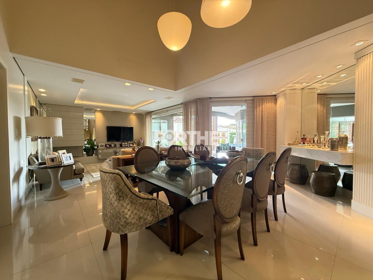 Sobrado em condomínio à venda no Country: 