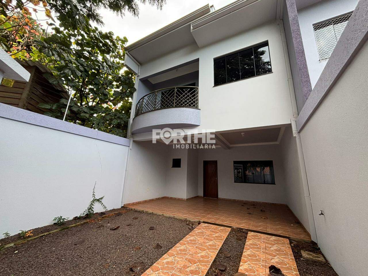 Sobrado 3 Dormitórios Coqueiral 202m²