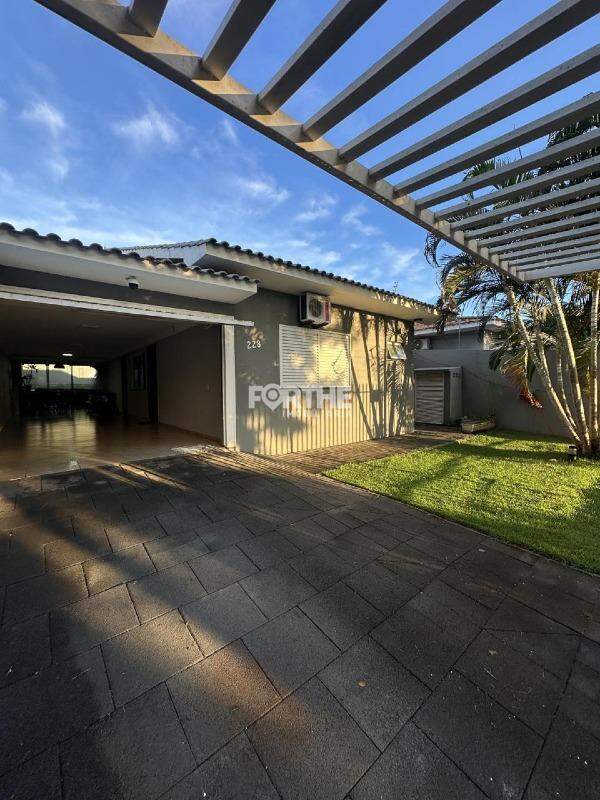 Casa 3 Dormitórios Brasília 195m²