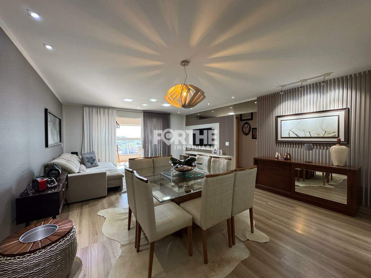 Apartamento 4 Dormitórios Centro 140m²