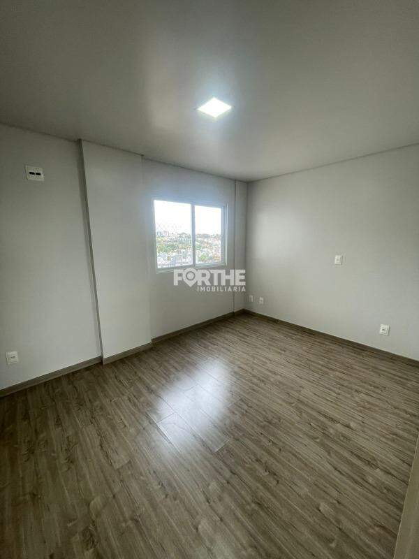 Apartamento à venda no Coqueiral: