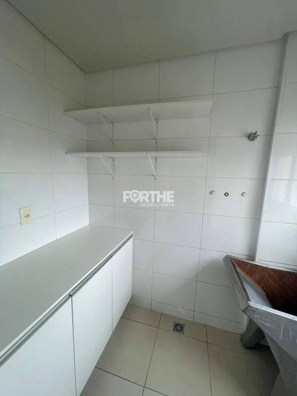 Apartamento à venda no Coqueiral:
