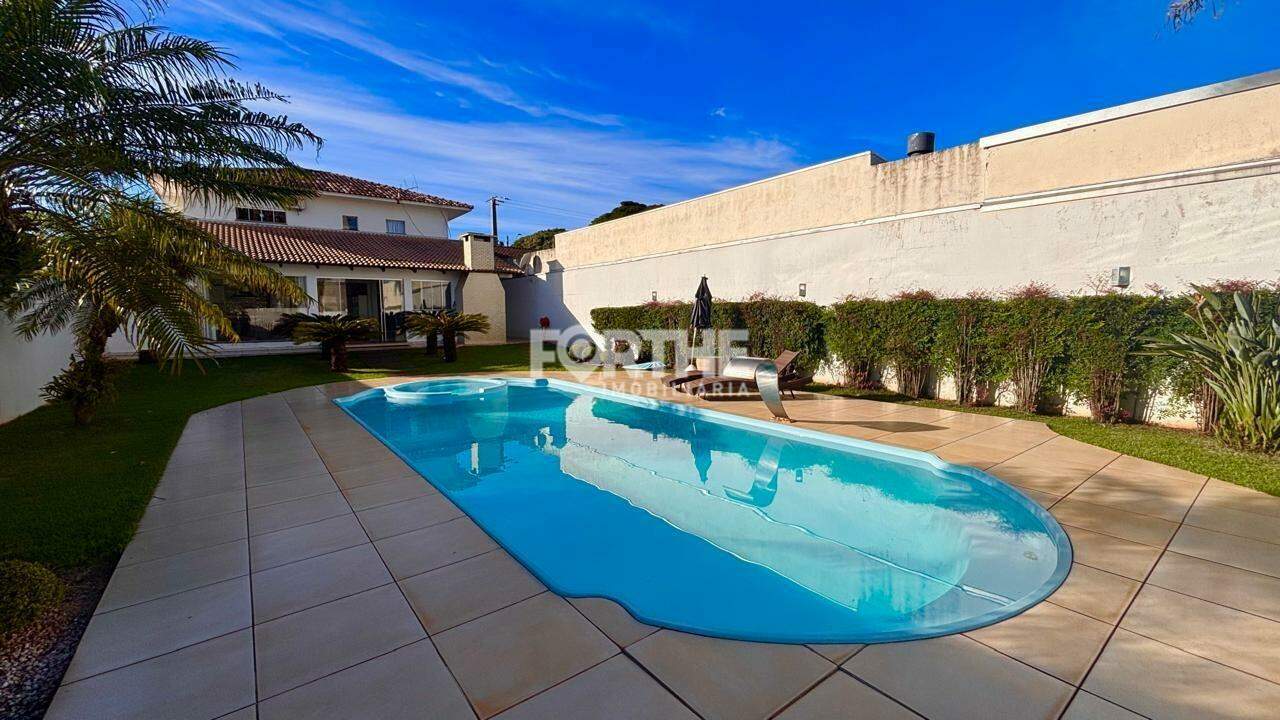 Sobrado 3 Dormitórios Coqueiral 212m²