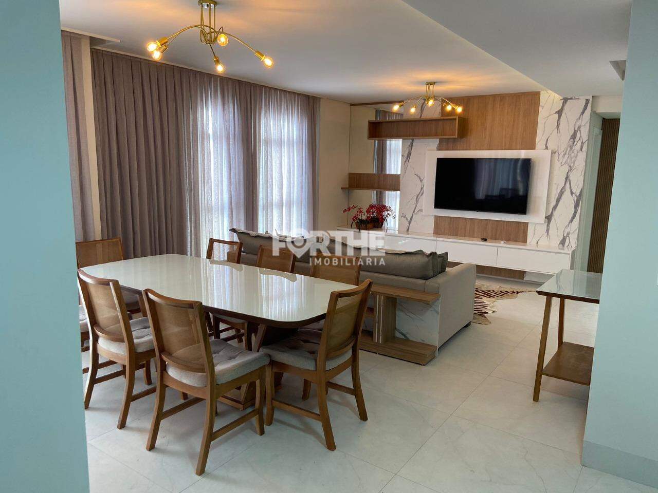 Apartamento à venda no Meia Praia: 