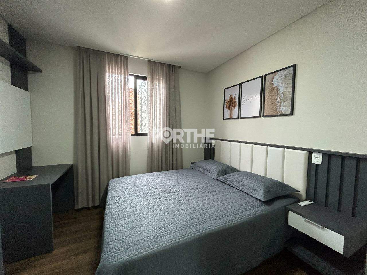 Apartamento à venda no Meia Praia: 
