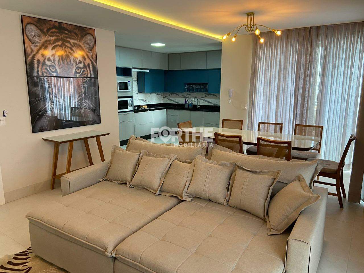 Apartamento à venda no Meia Praia: 