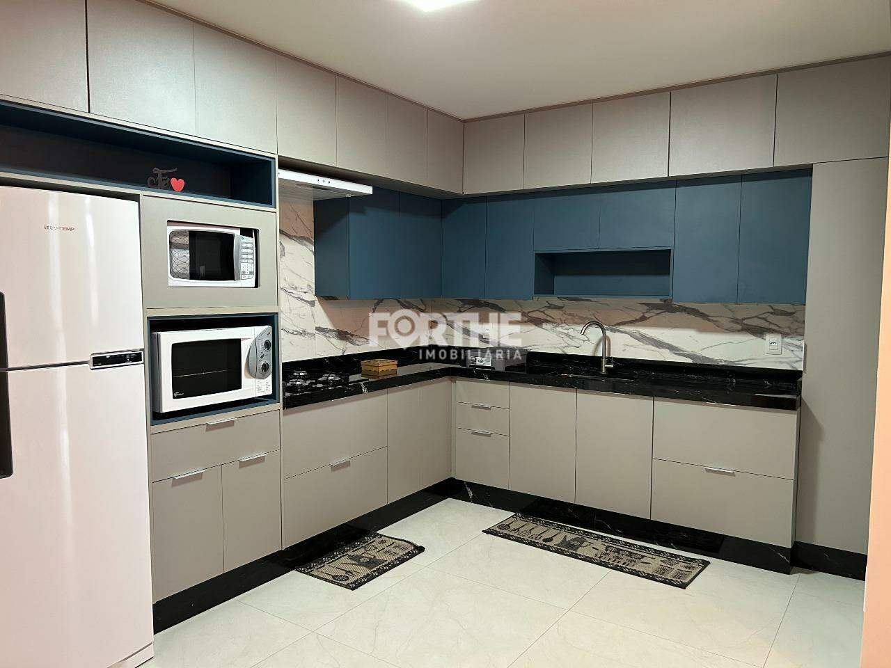Apartamento à venda no Meia Praia: 
