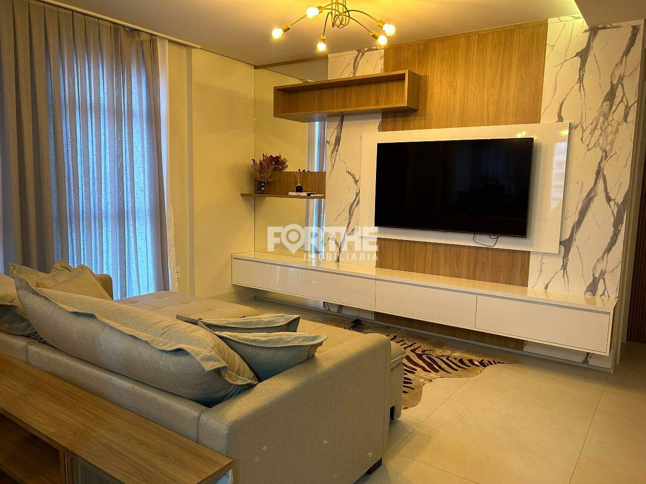 Apartamento à venda no Meia Praia: 