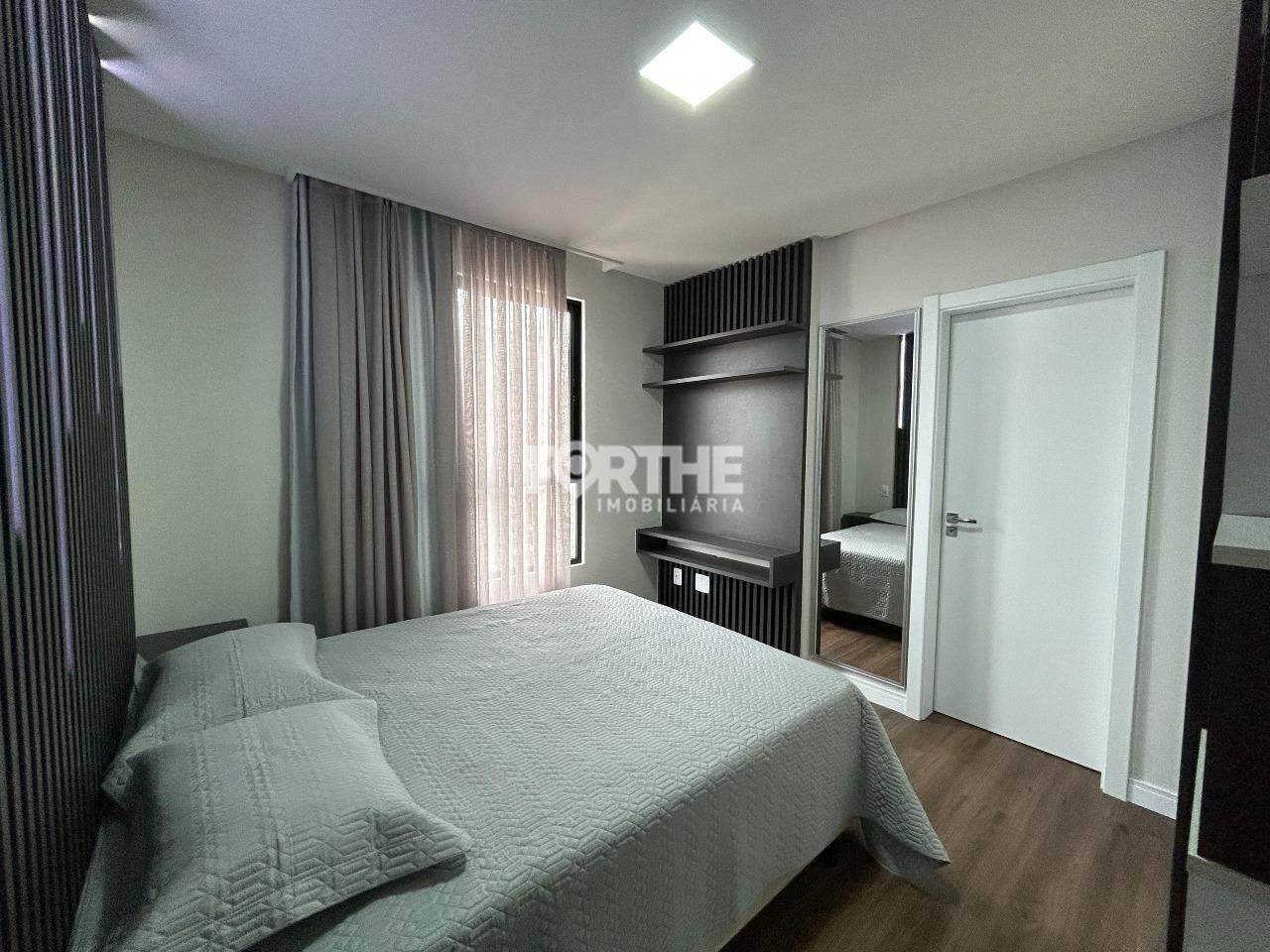 Apartamento à venda no Meia Praia: 