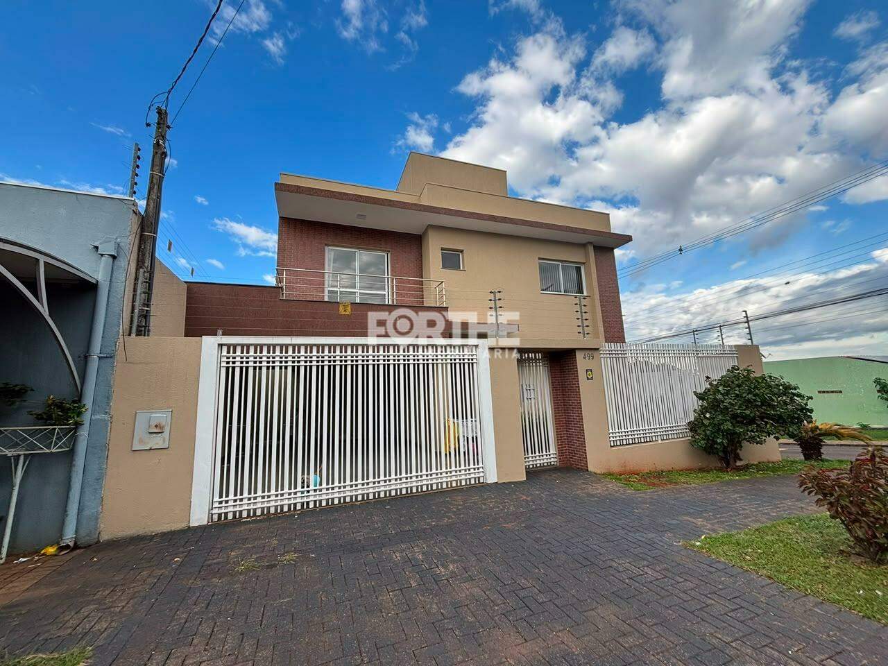 Sobrado 3 Dormitórios Coqueiral 158m²