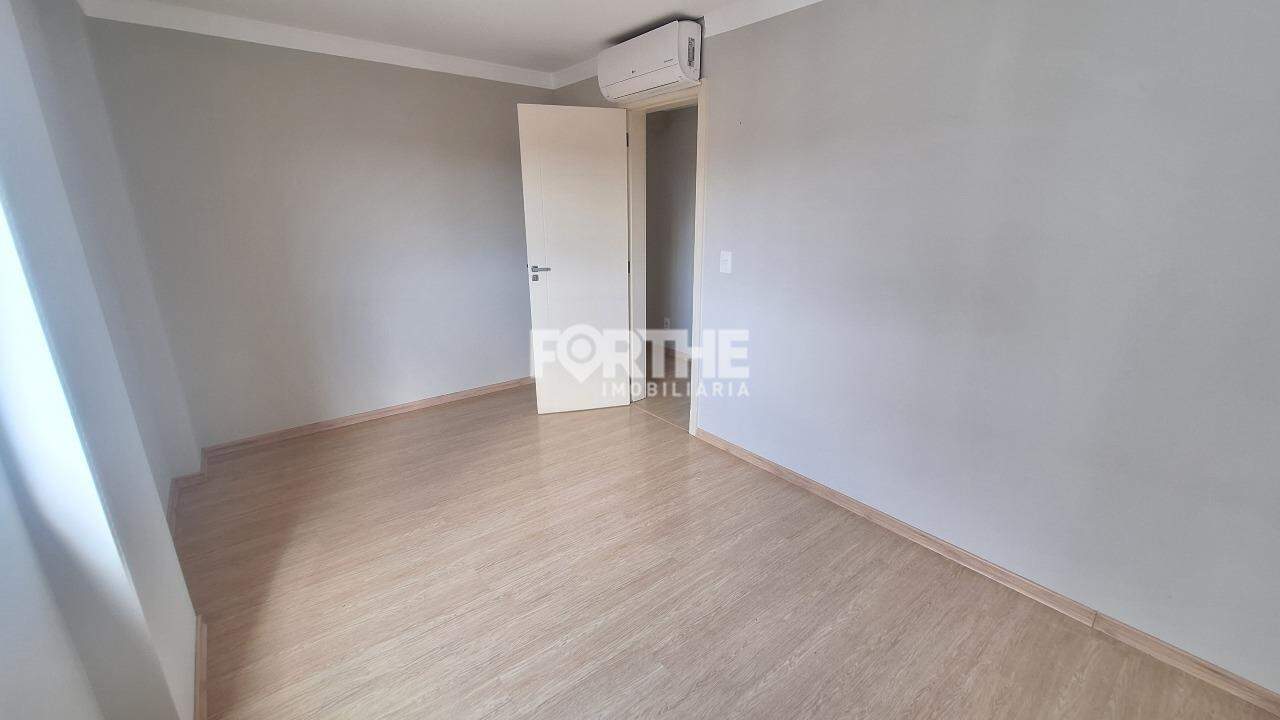 Apartamento à venda no Coqueiral: 