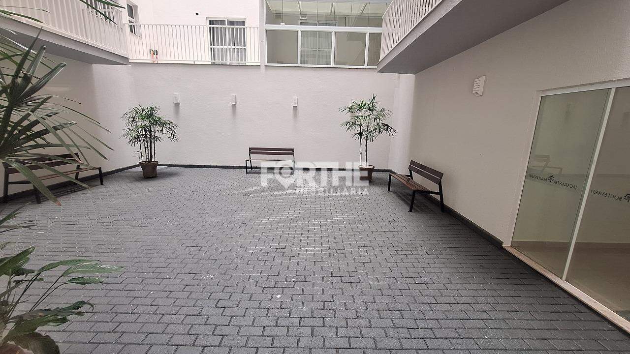 Apartamento à venda no Coqueiral: 