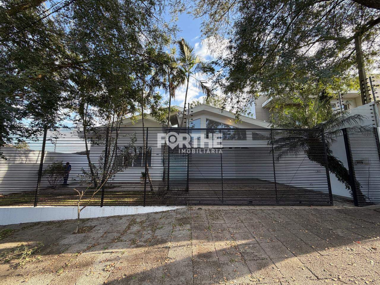Casa 4 Dormitórios Recanto Tropical 245m²