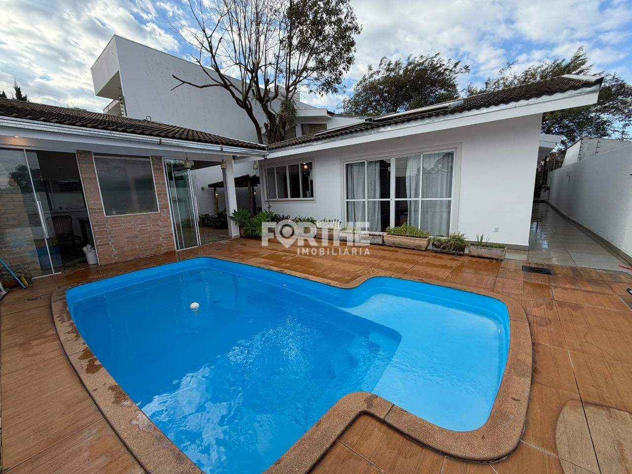 Casa à venda no Recanto Tropical: 