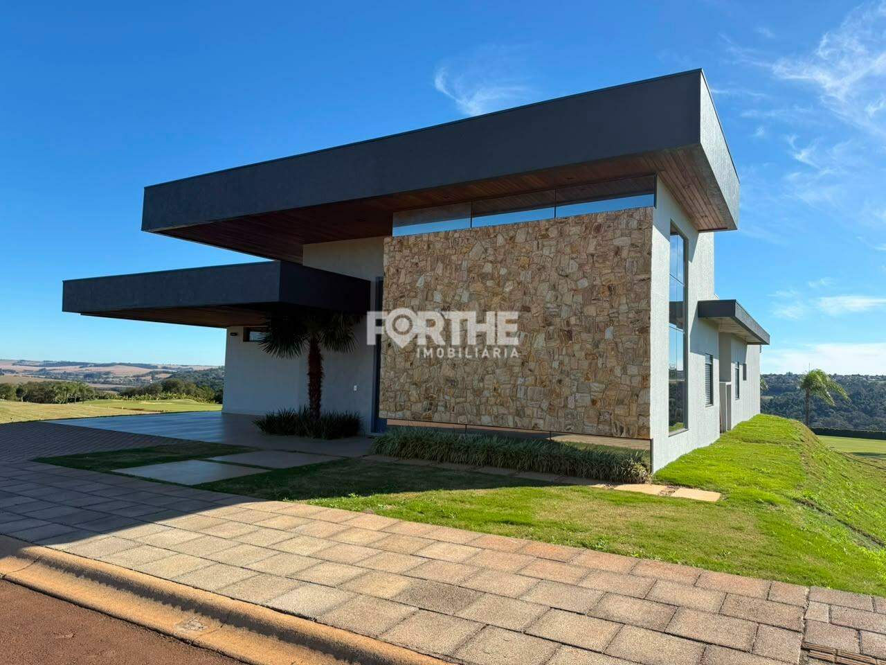 Casa em Condomínio à venda no Aroeira: 