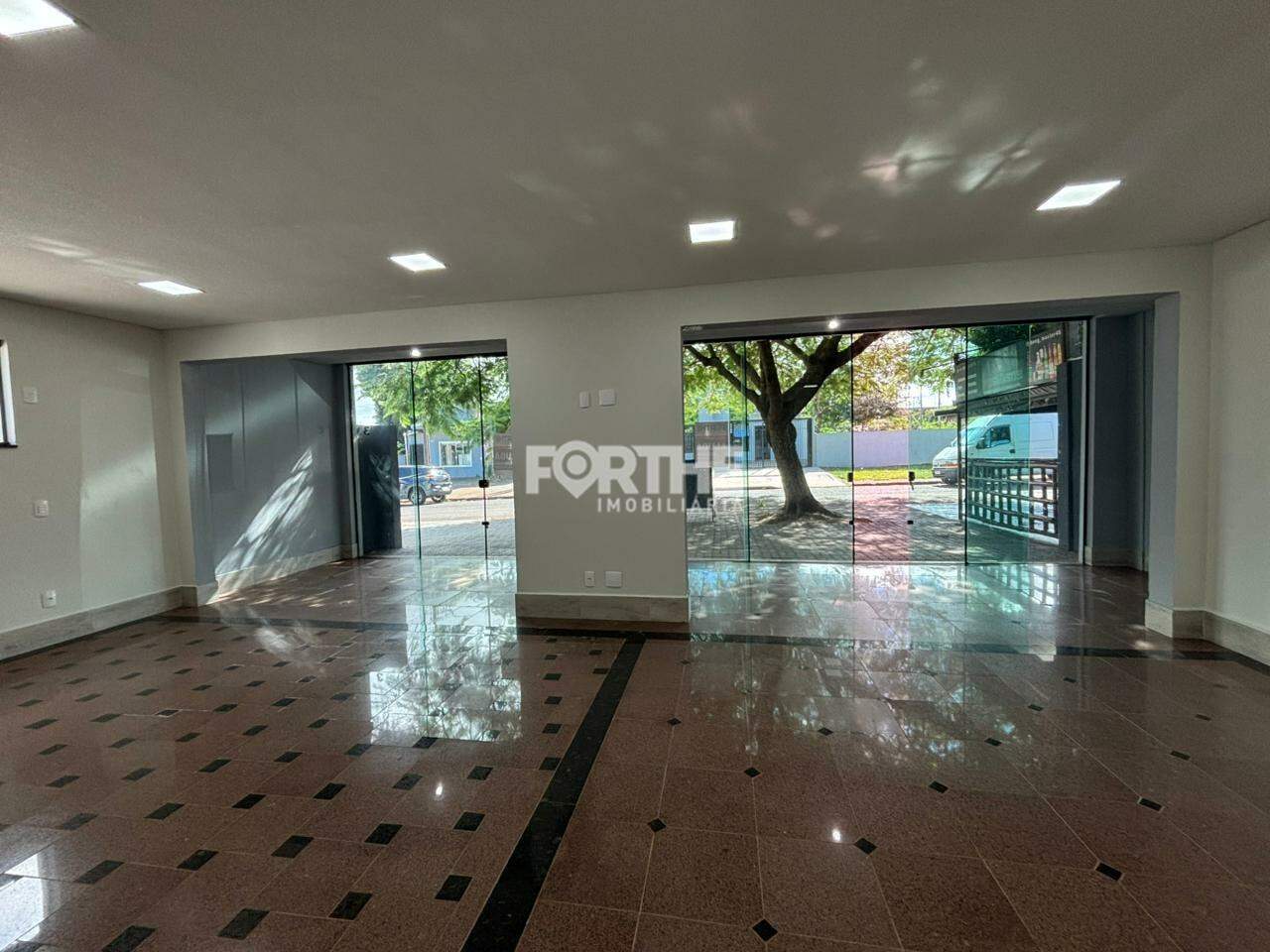 Sala comercial à venda no Santa Felicidade: 