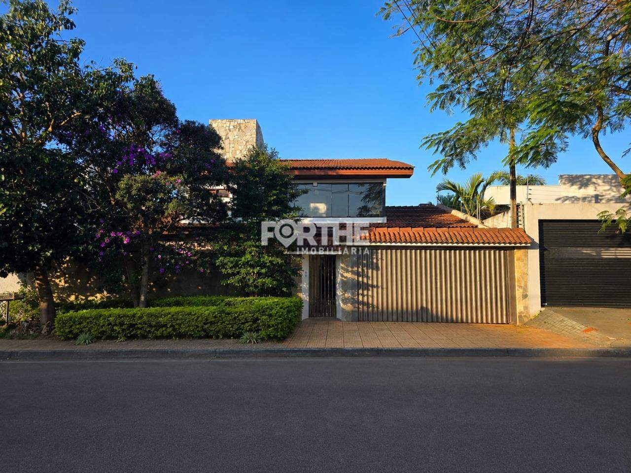 Sobrado à venda no Recanto Tropical: 