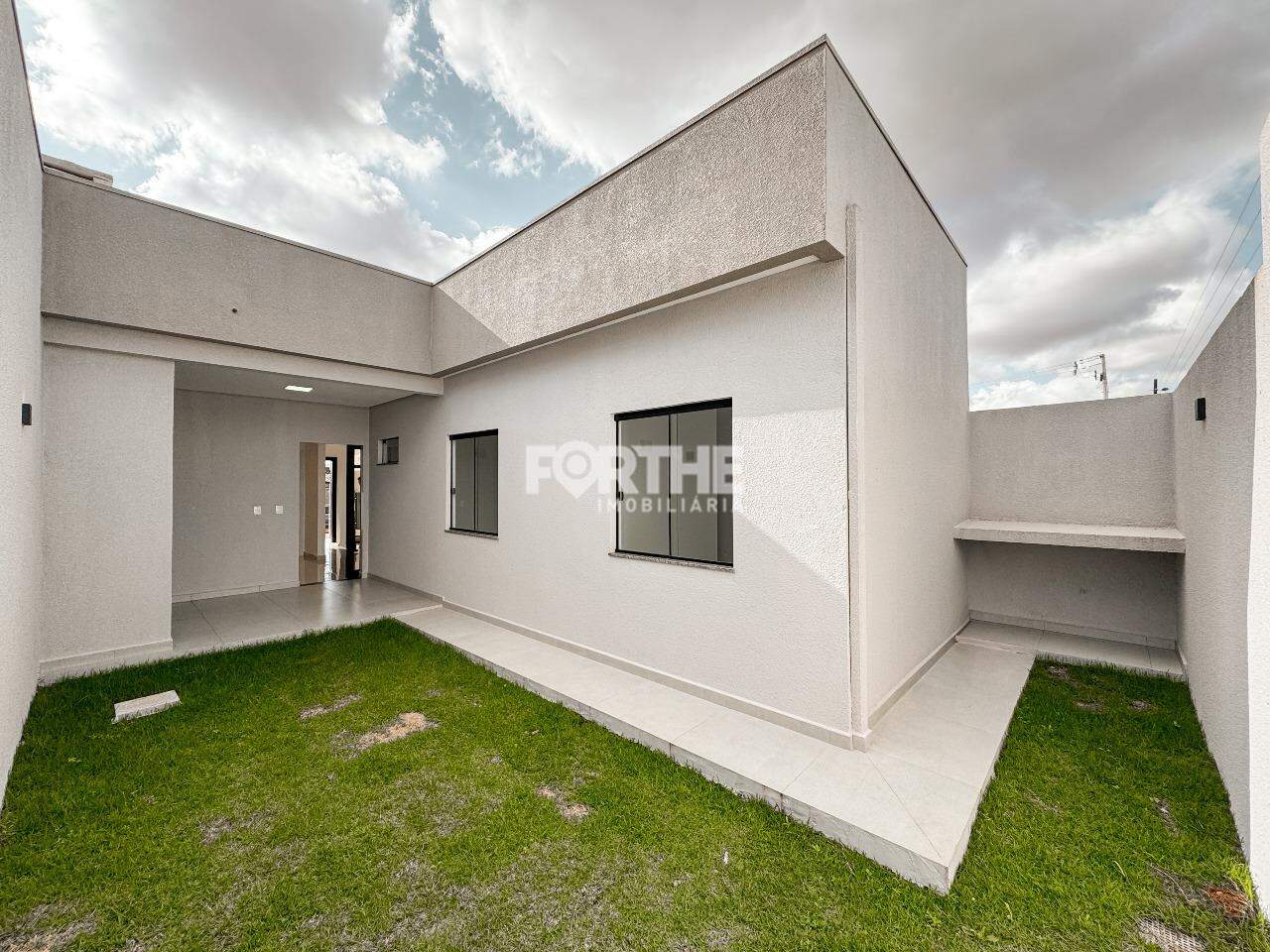 Casa à venda no Paraíso Tropical : fundos sobra de terrebio