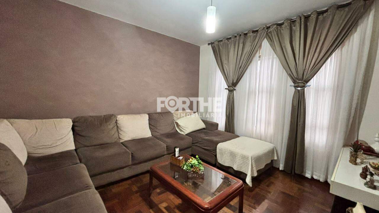 Sobrado à venda no Country: