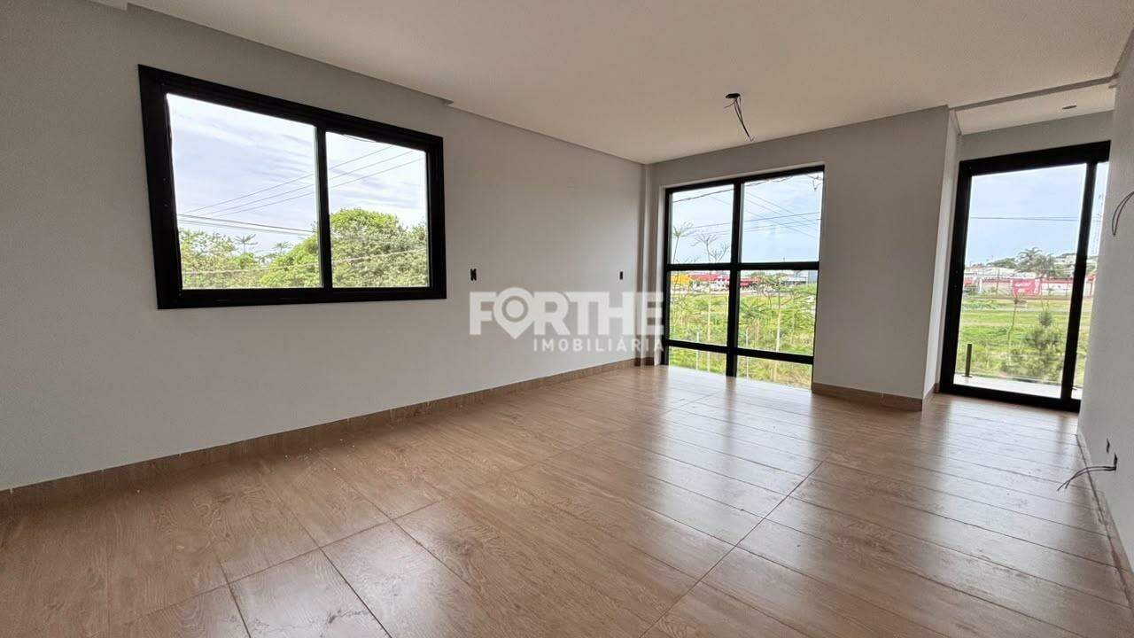 Sobrado à venda no Pioneiros Catarinenses: 