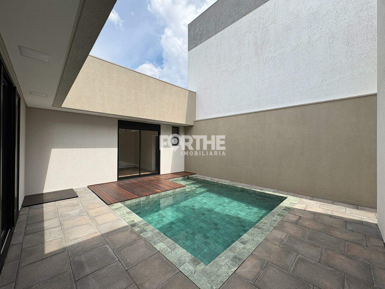 Casa à venda no Recanto Tropical III: 
