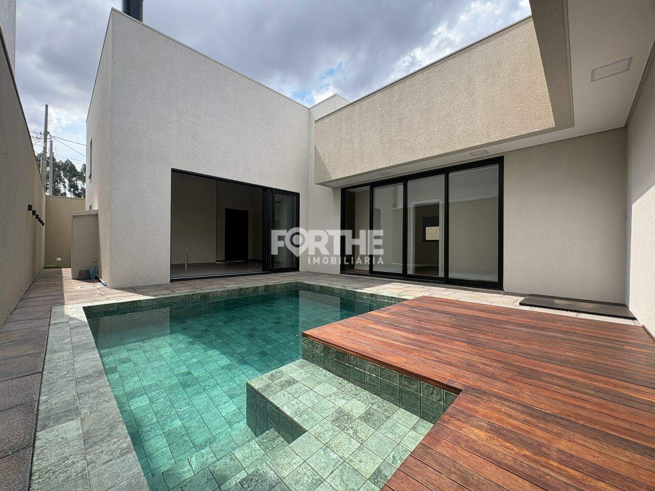 Casa à venda no Recanto Tropical III: 