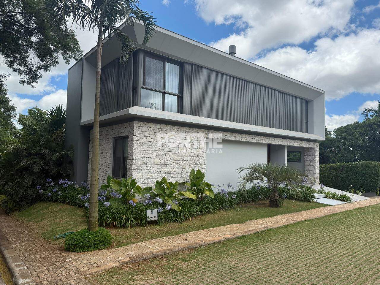 Sobrado em Condomínio 4 Dormitórios Cancelli 446m²