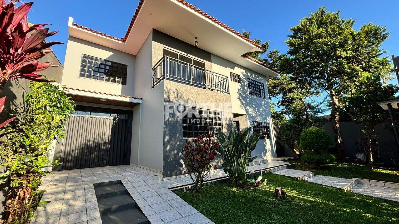 Sobrado 4 Dormitórios Universitário 220m²