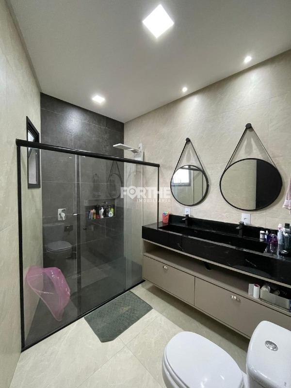 Sobrado em condomínio à venda no FAG: 