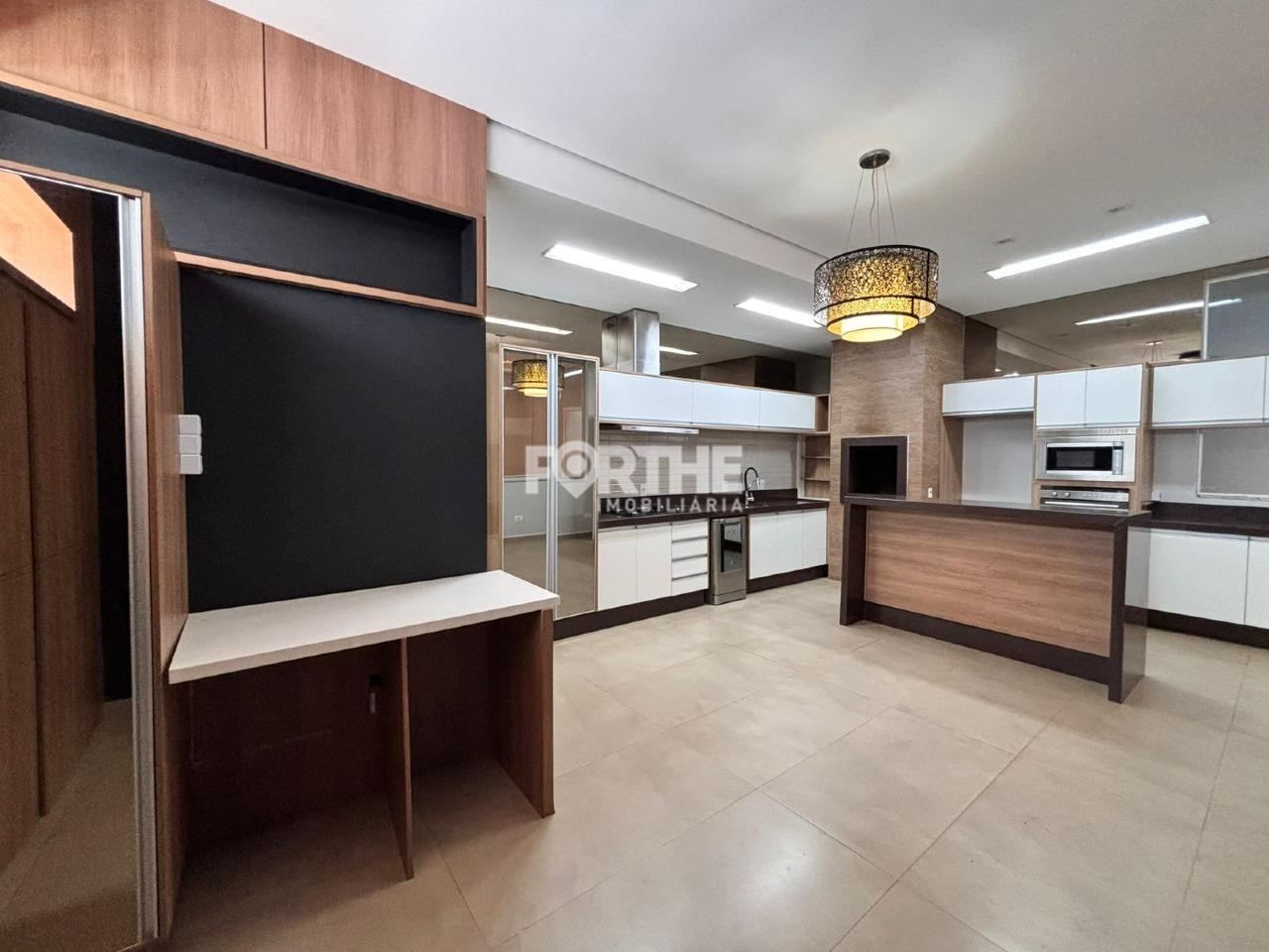 Apartamento 3 Dormitórios Centro 211m²