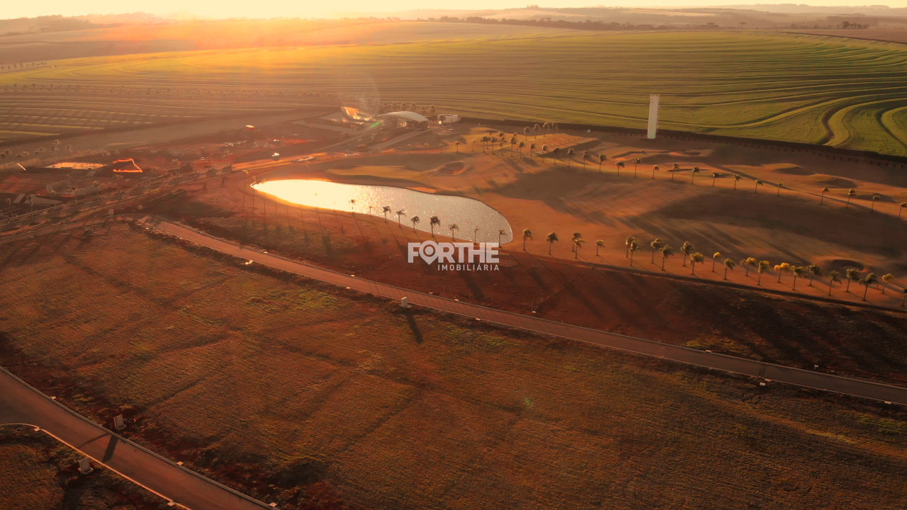 Lote em condomínio à venda no Aroeira: 
