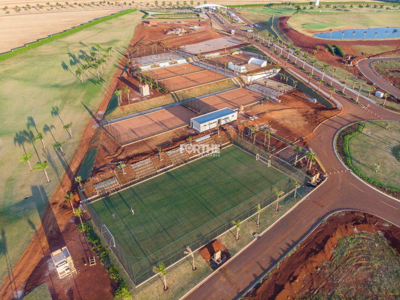 Lote em condomínio à venda no Aroeira: 