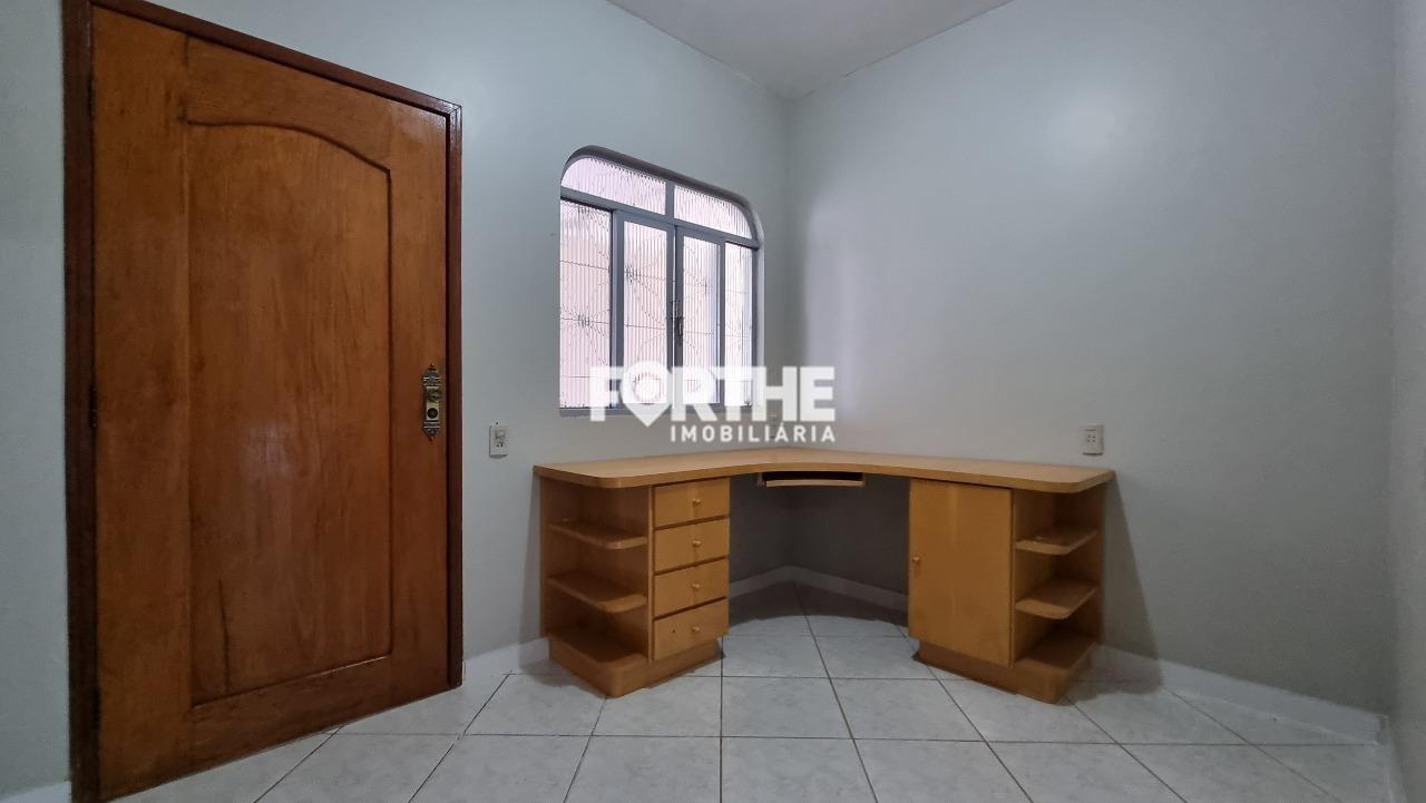 Casa à venda no Universitário: 