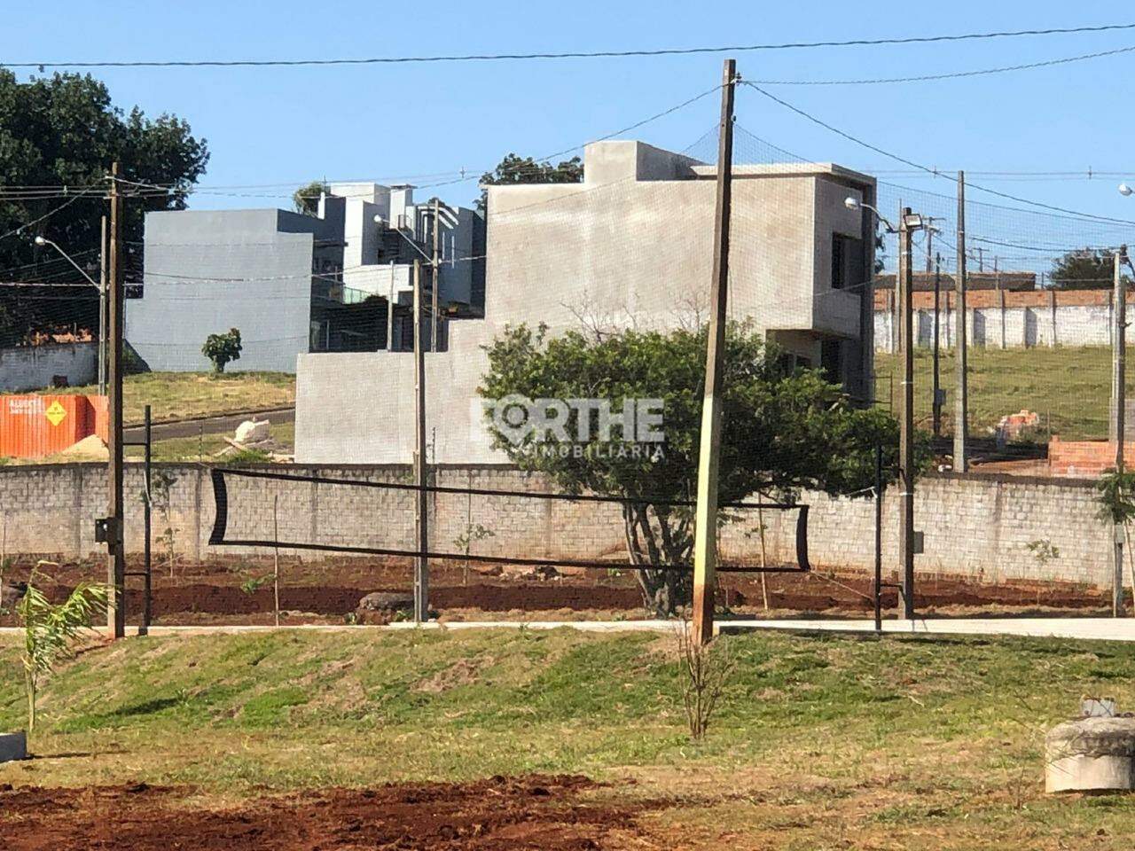 Terreno em condomínio à venda no Universitário: 