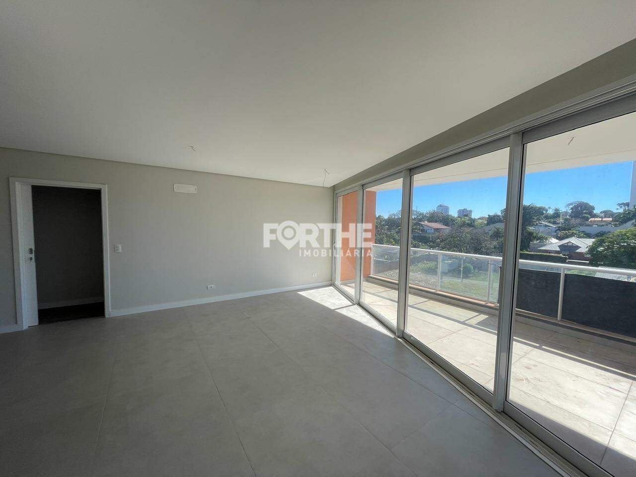 Apartamento 3 Dormitórios Country 156m²