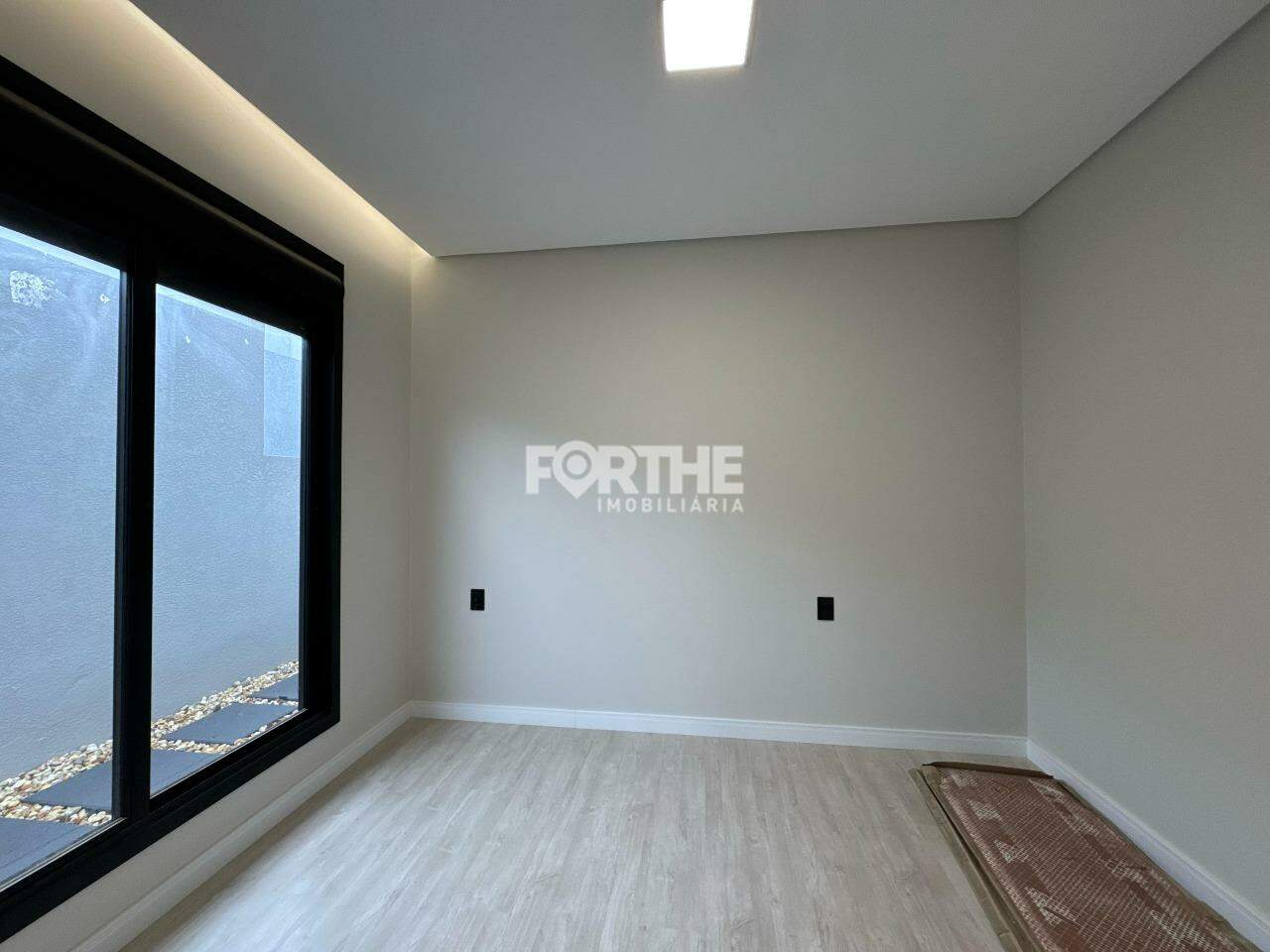 Casa à venda no Tropical III: 