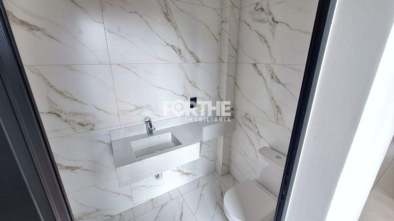 Casa à venda no Tropical III: 