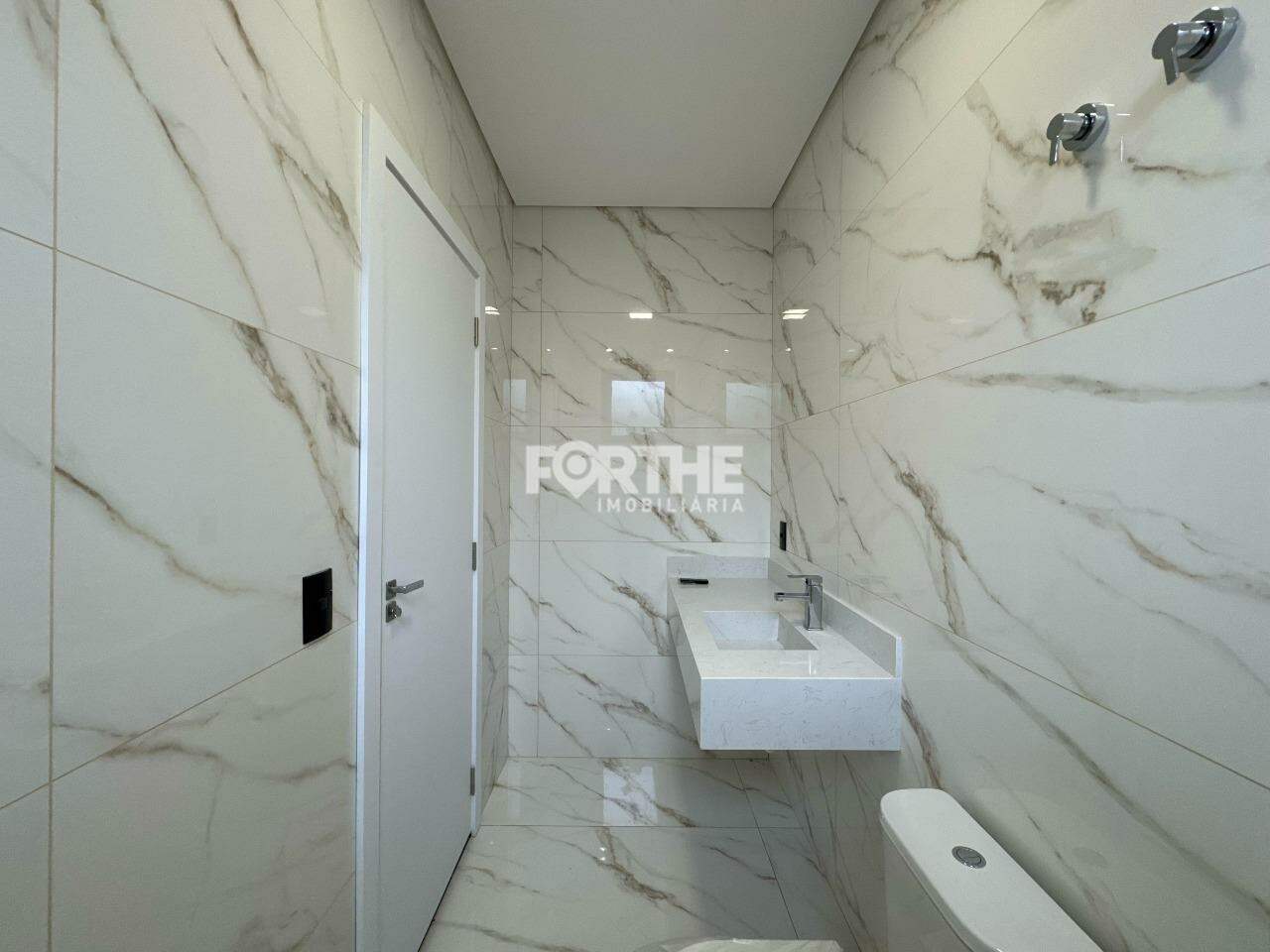 Casa à venda no Tropical III: 