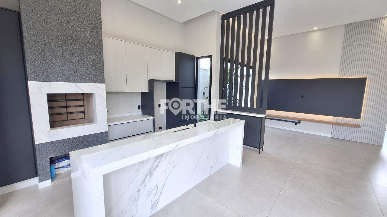 Casa à venda no Tropical III: 