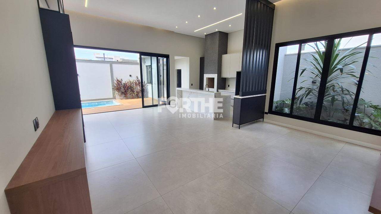 Casa à venda no Tropical III: 