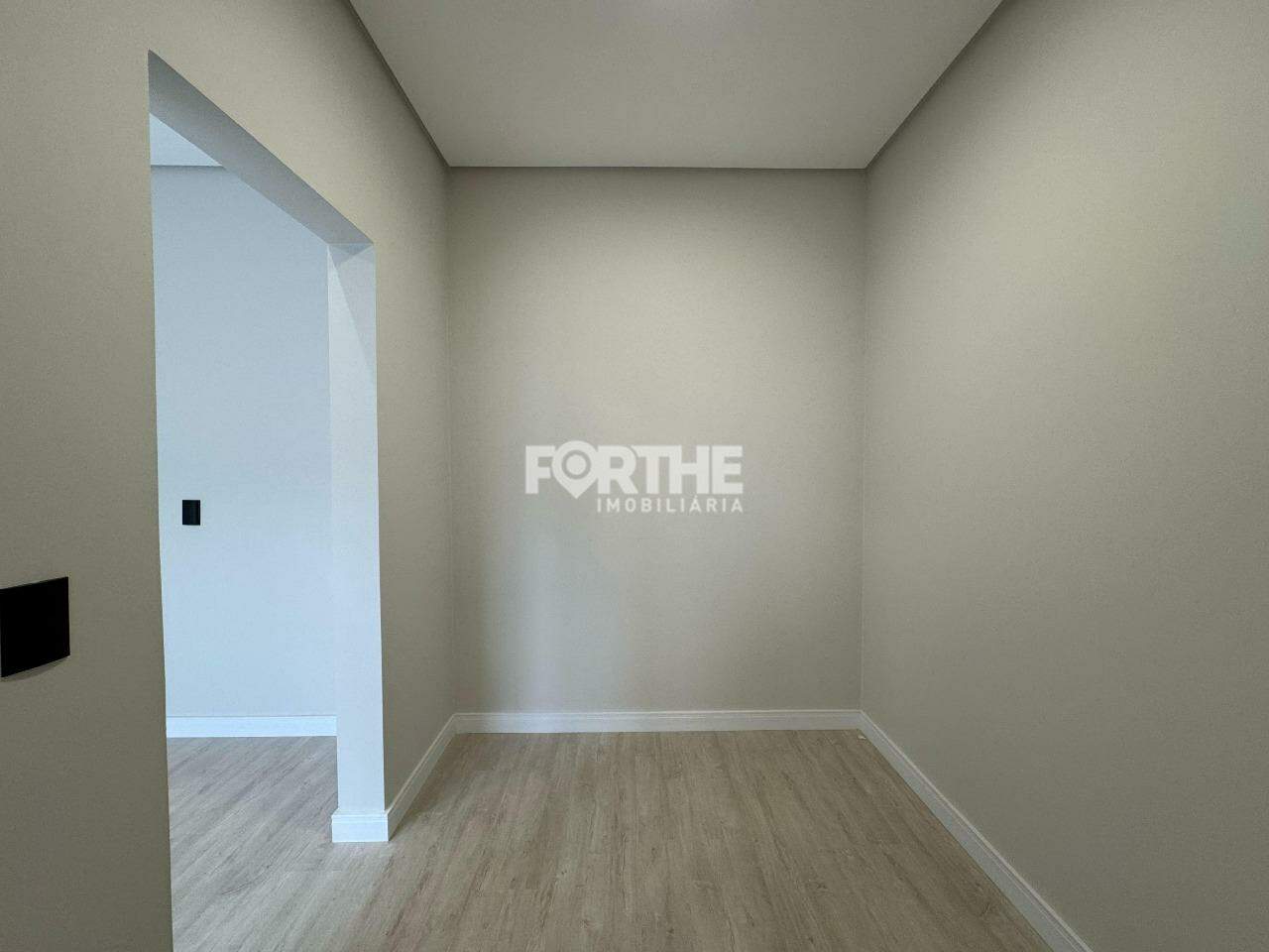 Casa à venda no Tropical III: 