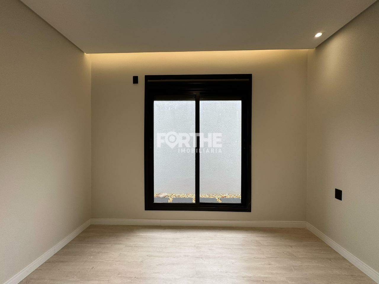 Casa à venda no Tropical III: 