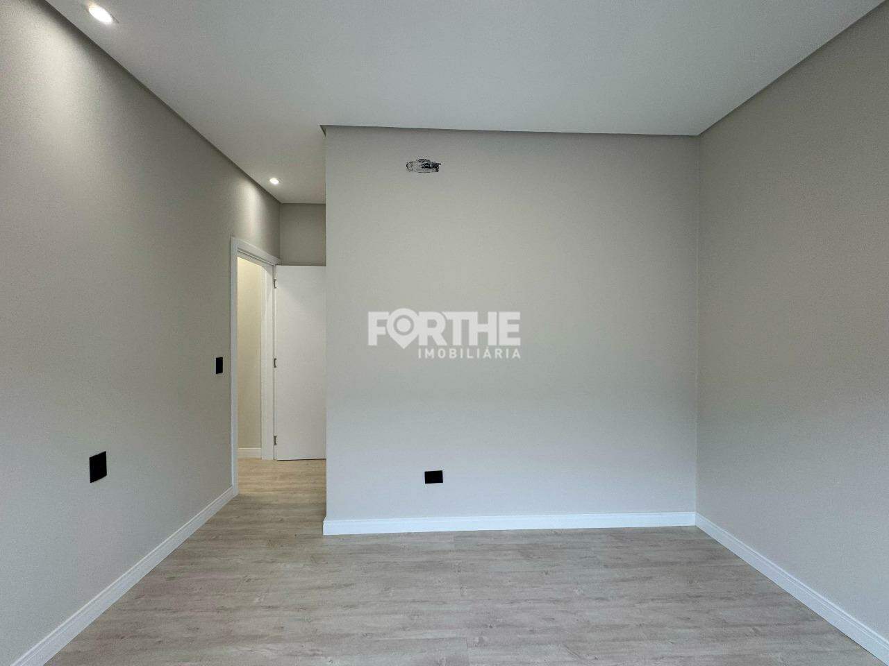 Casa à venda no Tropical III: 