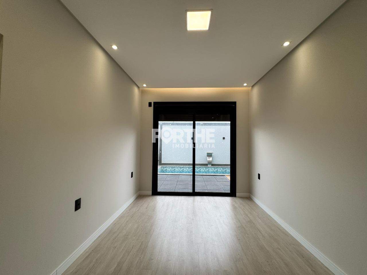 Casa à venda no Tropical III: 